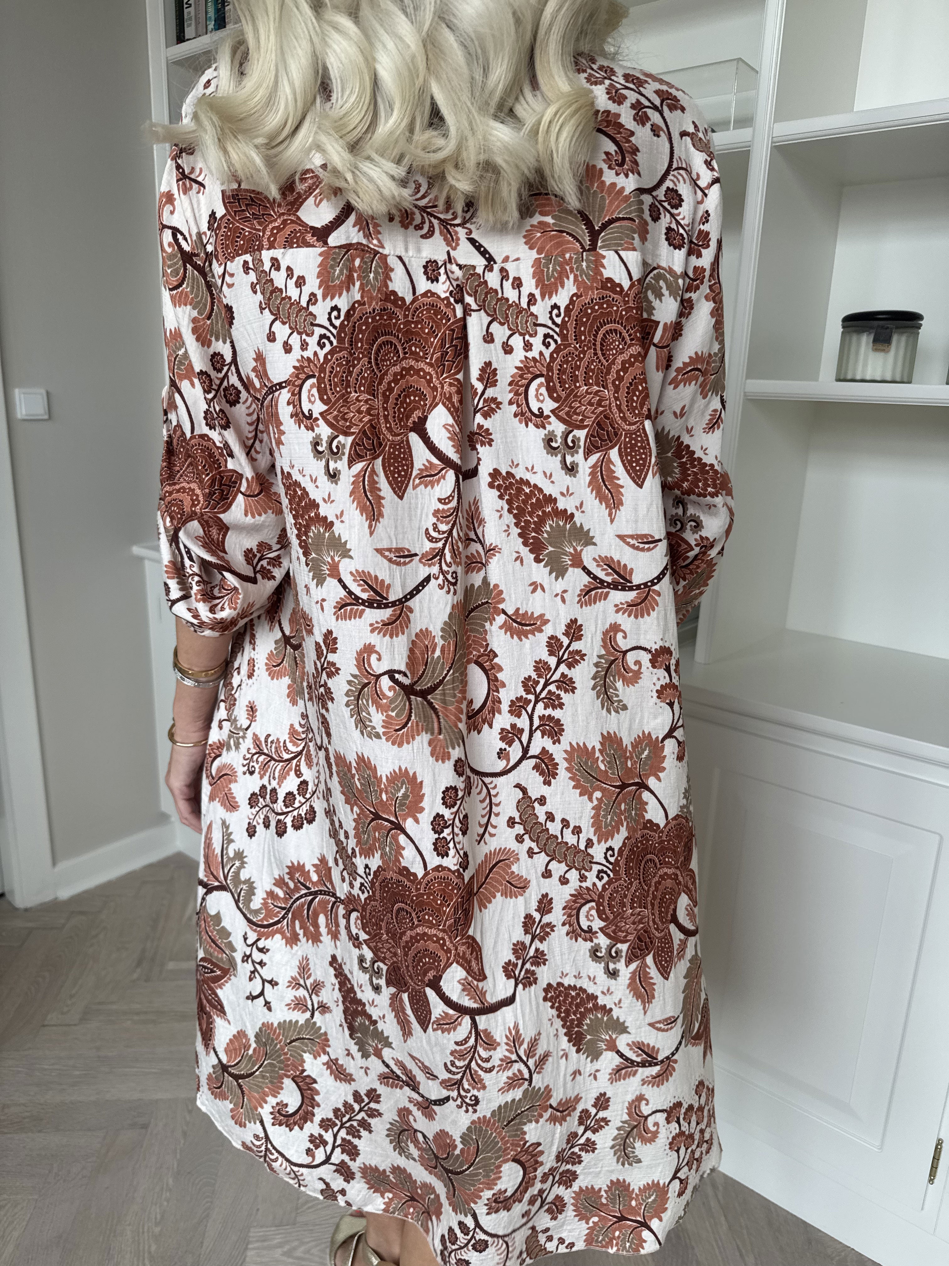 Nyah - Skjortekjole i viskose med print og knapper i udskæringen